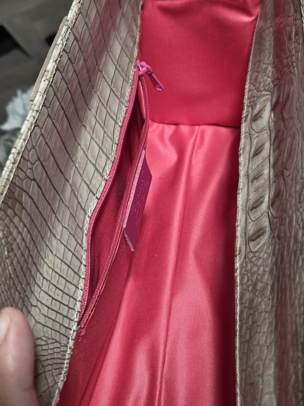 I Santi Italian Leather Croc-Embossed With Pink Interior Vintage Purse (90's) - Picture 8 of 12